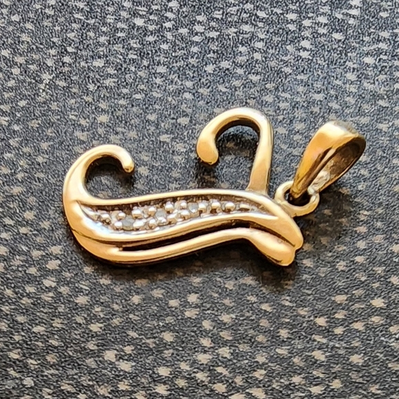 10k Alphabet Letter T pendant - Picture 8 of 8